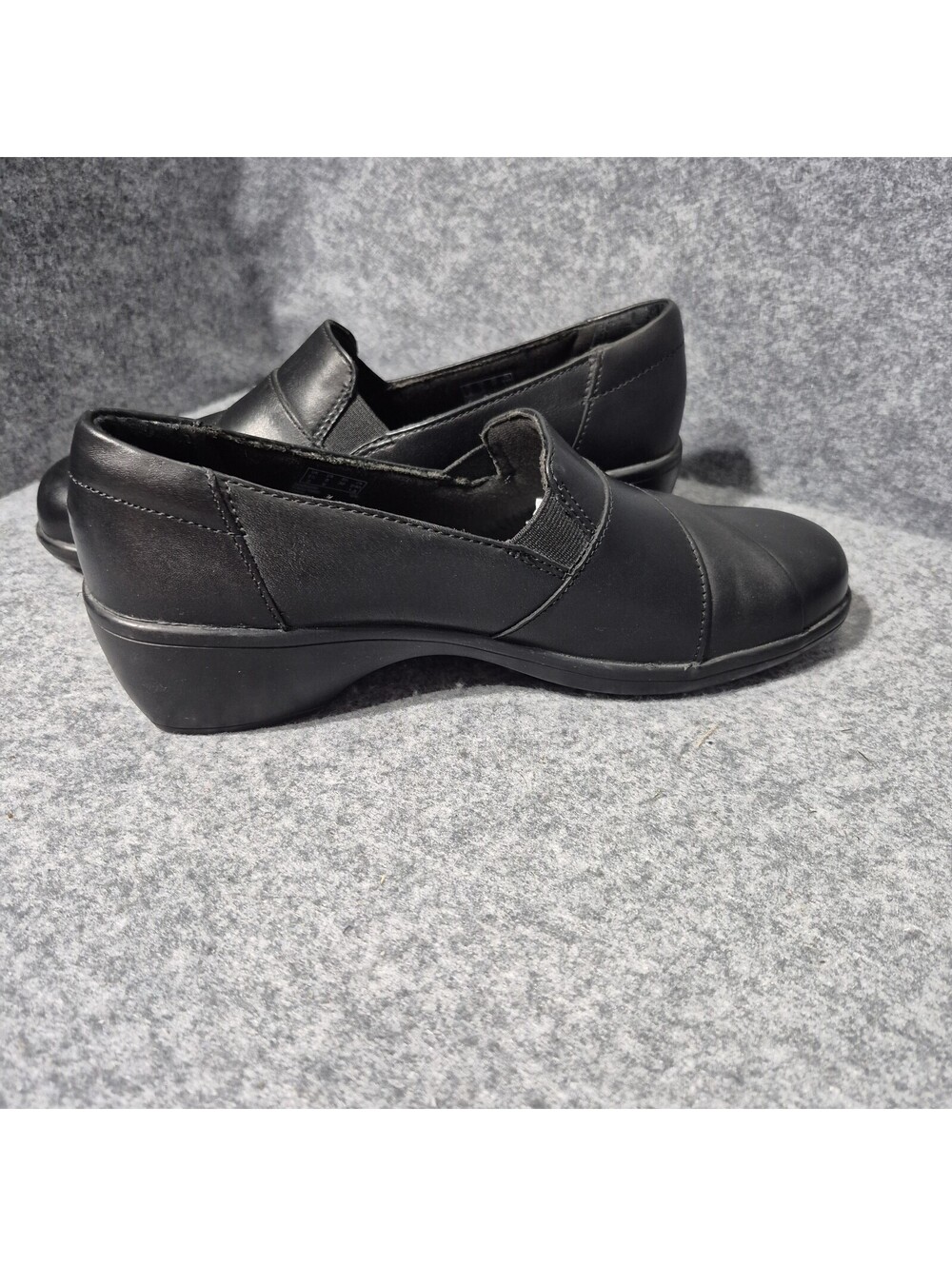 Clarks Collection- Black Leather Slip On - Comfort Shoes - Womens Sz 8M - Picture 4 of 11